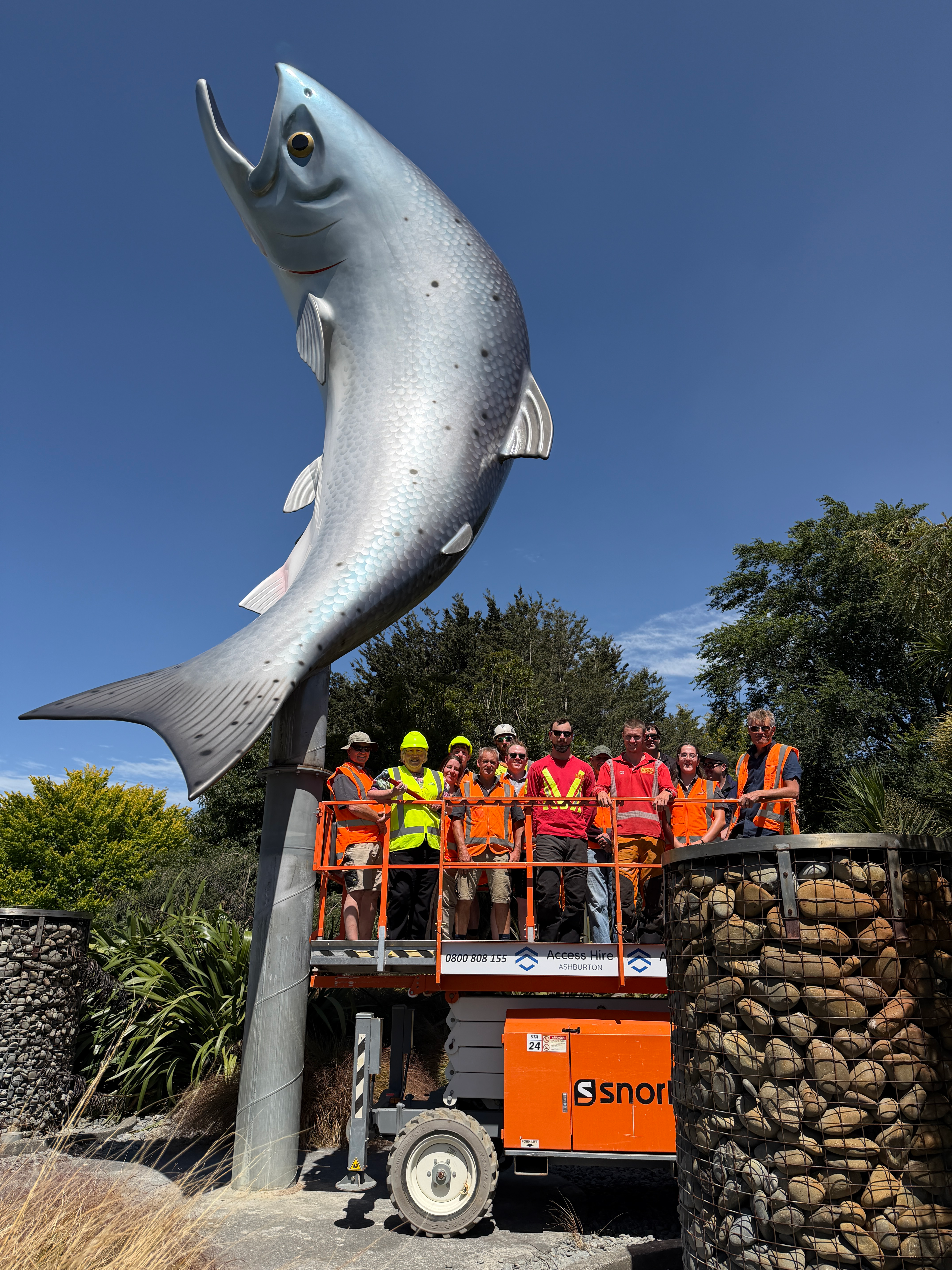 Group of people on cherrypicker