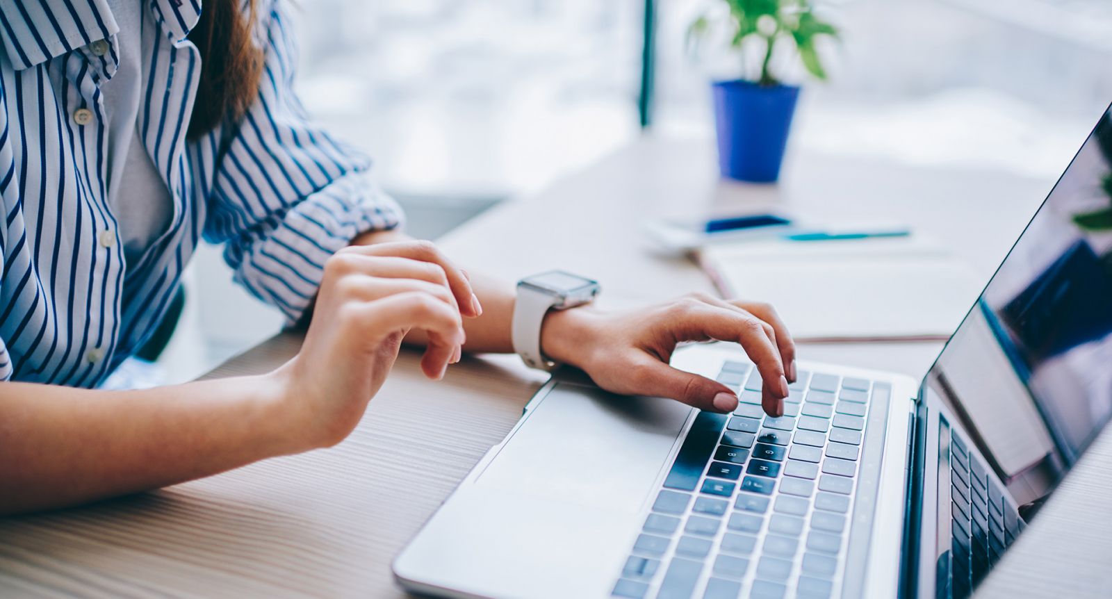 people doing apply online banner image